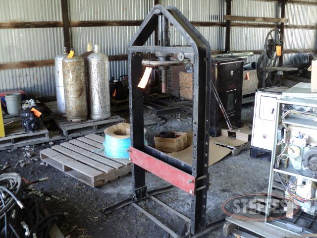 Steel press, manual operation_1.JPG
